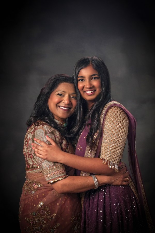 Mother and Daughter pose - Shaadiwish